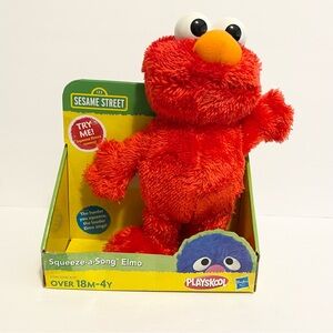 Sesame Street Squeeze a Song Elmo 2012 Musical Plush Toy Interactive NEW Gift